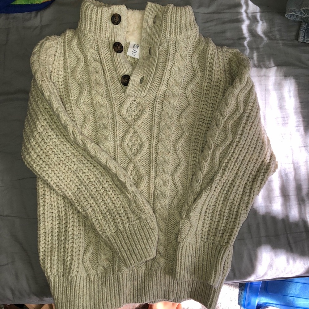 Cable knit boy sweater